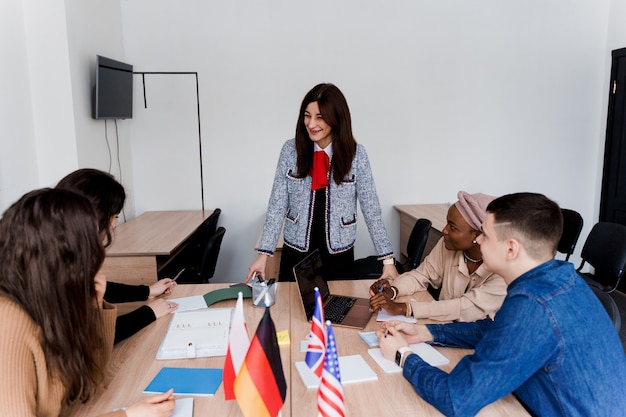 İngilizce Konuşma Kulübü - Online Speaking Club (Aylık)
